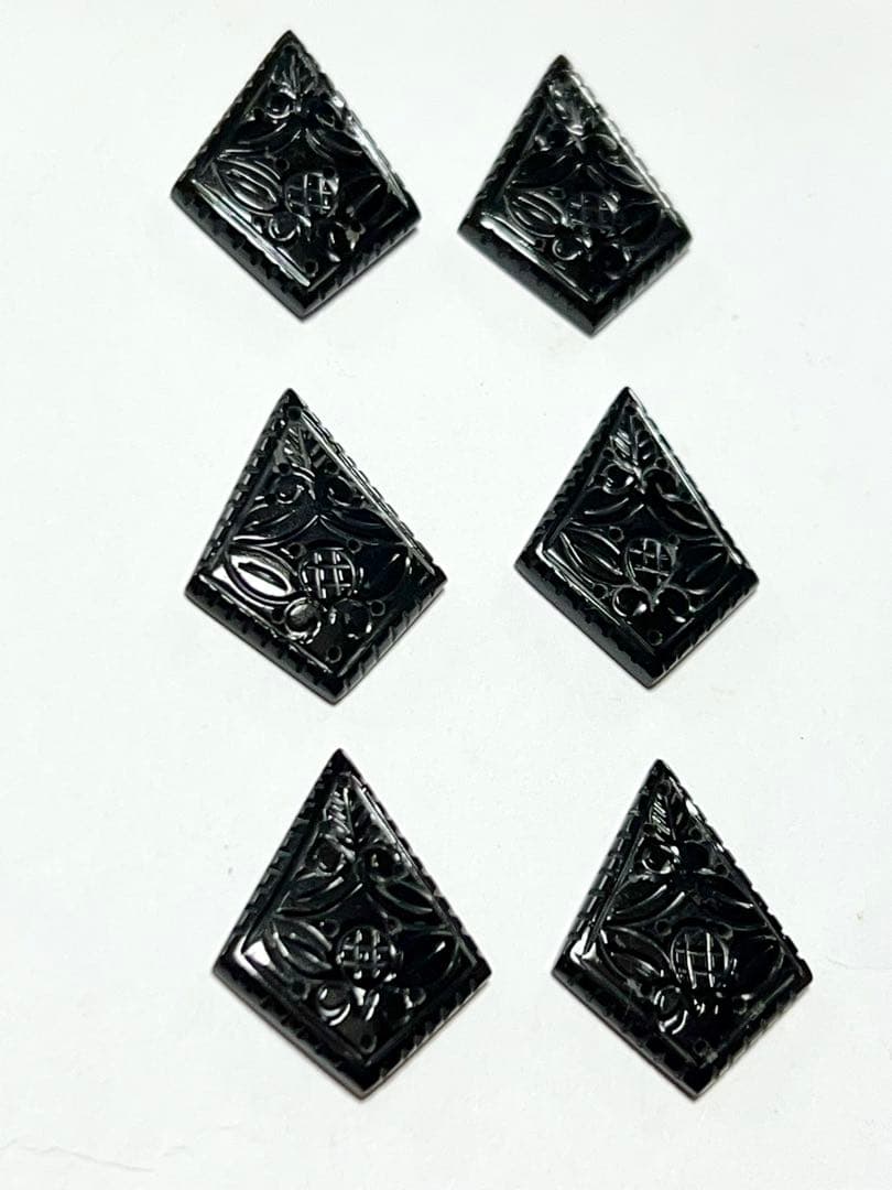 ブラックオニキス　ムガル　カービング　14kgfピアス