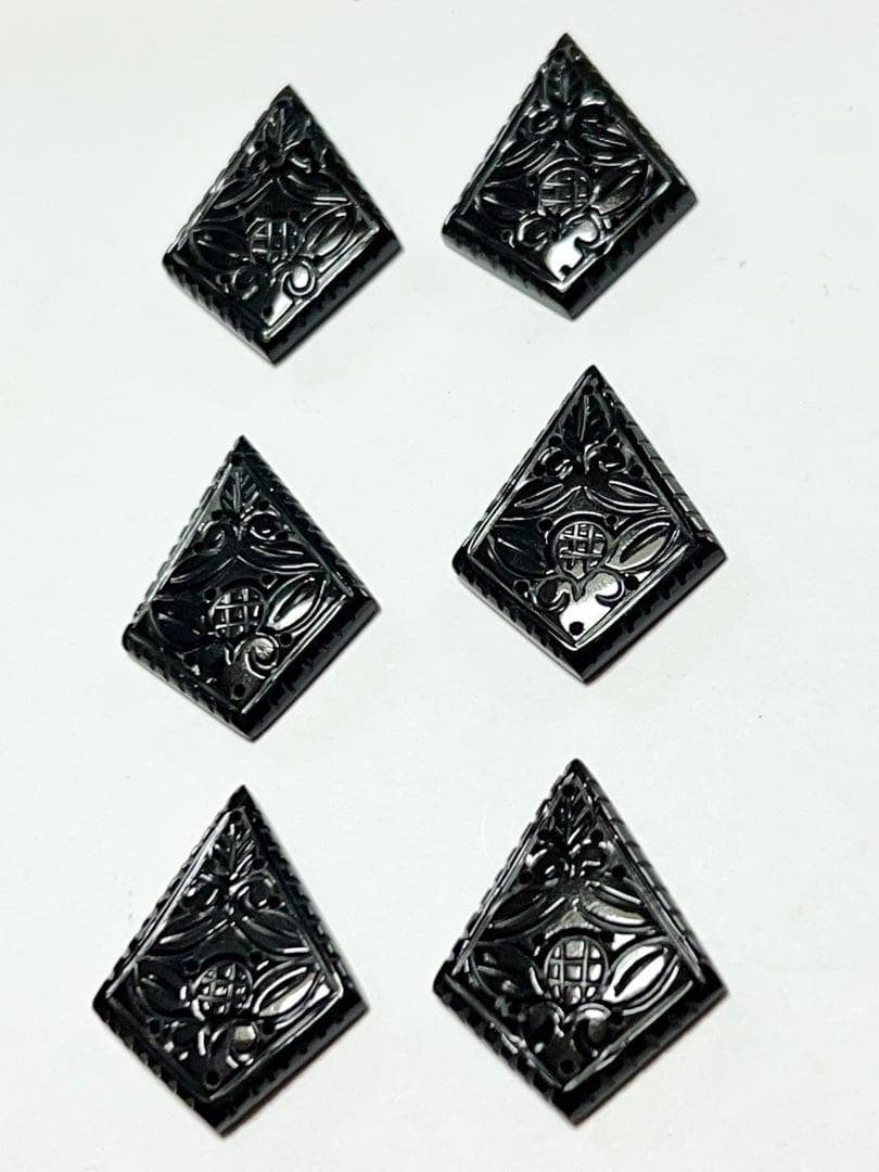 ブラックオニキス　ムガル　カービング　14kgfピアス