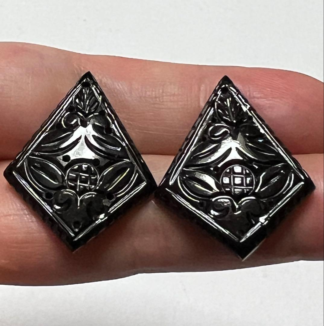 ブラックオニキス　ムガル　カービング　14kgfピアス