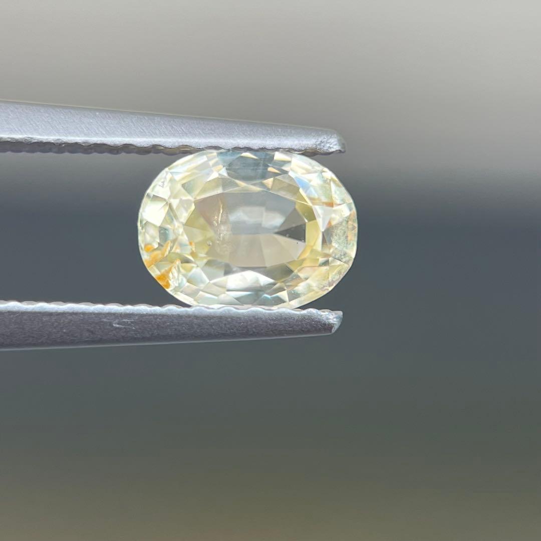 スリランカ産非加熱天然ライトイエローサファイアルース