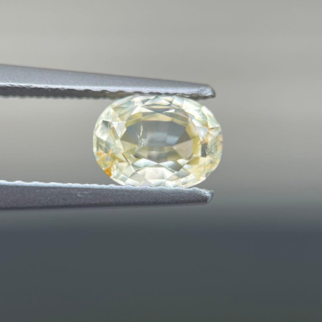 スリランカ産非加熱天然ライトイエローサファイアルース