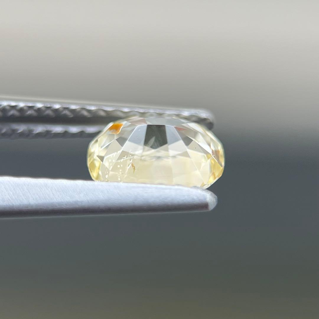 スリランカ産非加熱天然ライトイエローサファイアルース