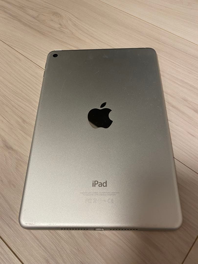 Apple iPad mini 4wifiモデル　シルバー 本体 64GB