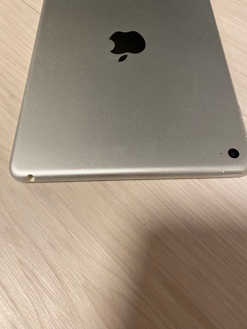 Apple iPad mini 4wifiモデル　シルバー 本体 64GB