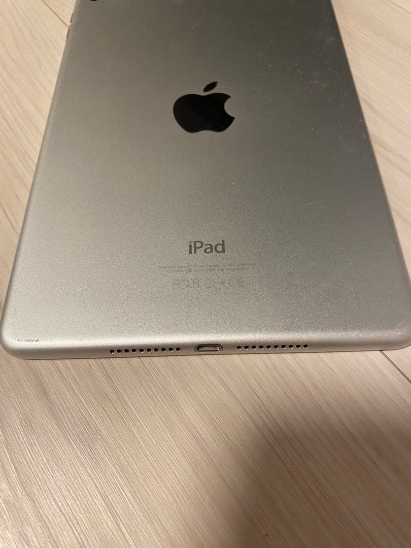 Apple iPad mini 4wifiモデル　シルバー 本体 64GB