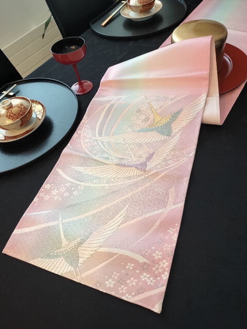 A946★高級‼️豪華刺繍‼️ひな祭り‼️テーブルランナー2m10cm