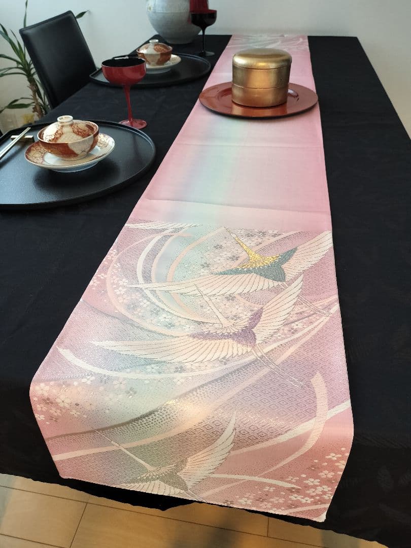 A946★高級‼️豪華刺繍‼️ひな祭り‼️テーブルランナー2m10cm