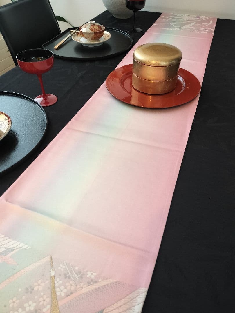 A946★高級‼️豪華刺繍‼️ひな祭り‼️テーブルランナー2m10cm