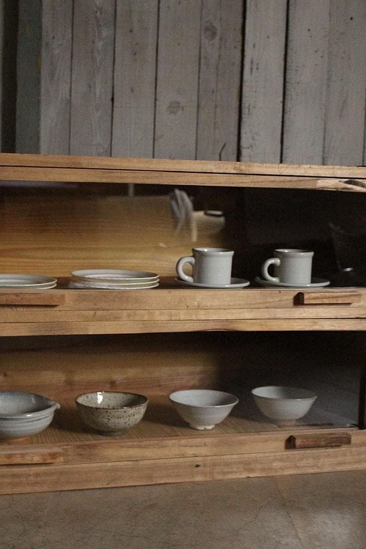 前面ガラスの木製引き出し2段　食器棚　シャツケース　収納棚　古家具