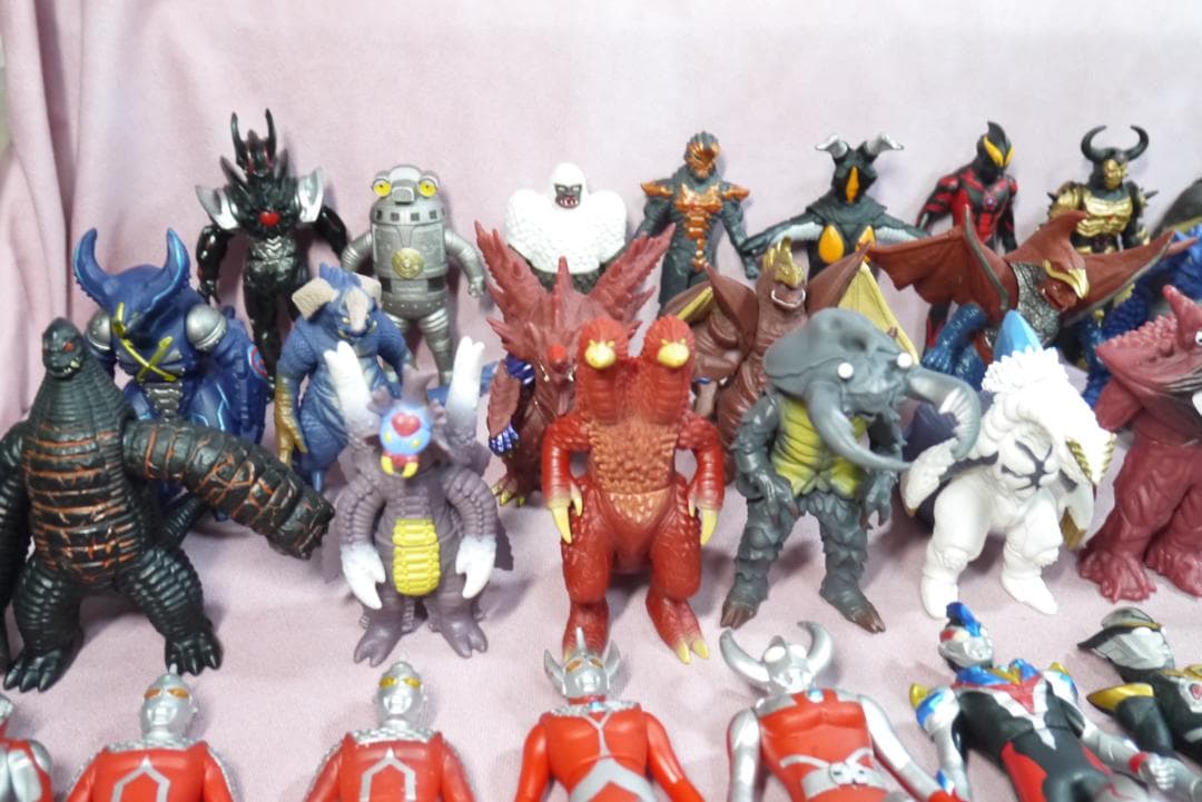 ウルトラヒーローシリーズ500　ウルトラ怪獣シリーズ500　ソフビ104体