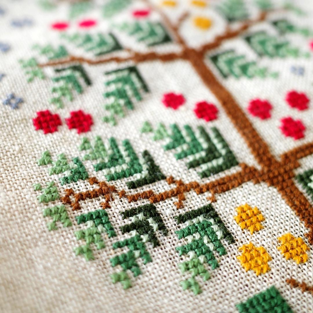 【感謝祭中】☆クリスマスツリーとリスサンタ☆クロスステッチ刺繍☆オーナメントタペ