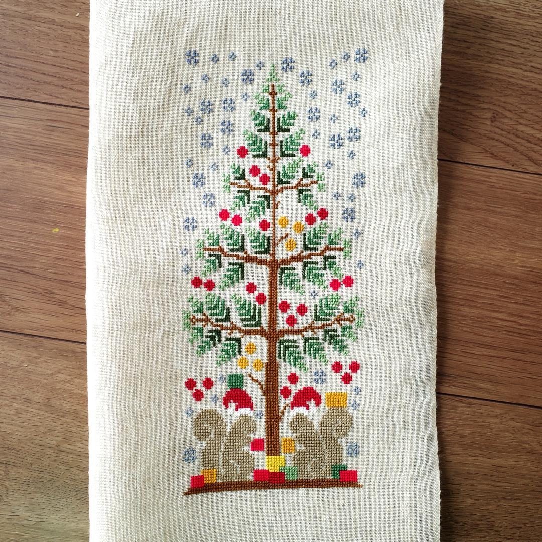 【感謝祭中】☆クリスマスツリーとリスサンタ☆クロスステッチ刺繍☆オーナメントタペ