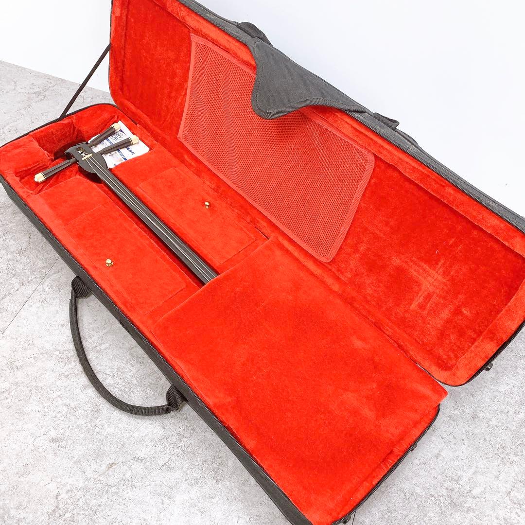 美品 沖縄三線 人工皮 蛇柄 弦楽器 琉球 黒塗り ケース付 初心者 入門モデル