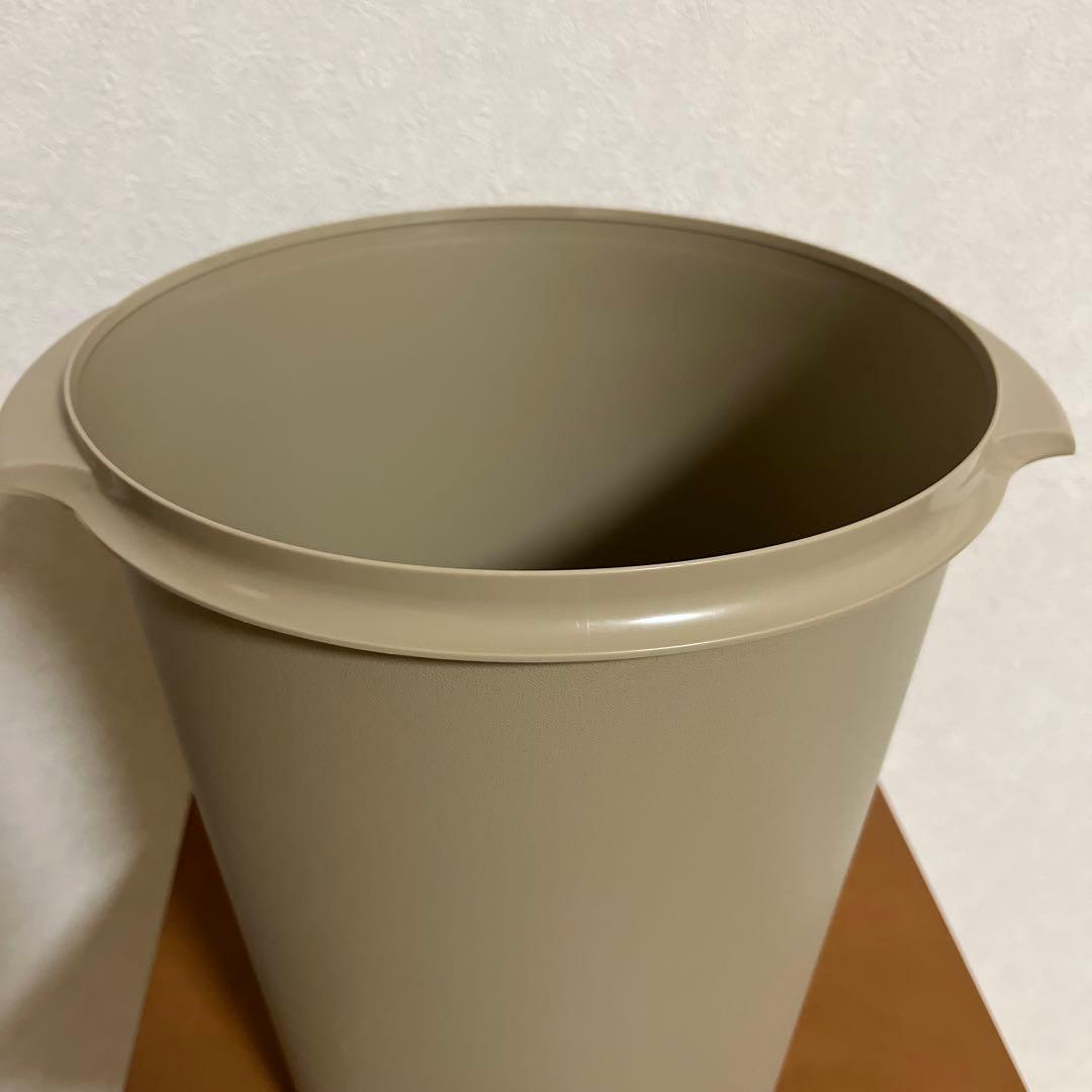 タッパーウェア　マキシクイーンデコレーター　 １１L グレージュ