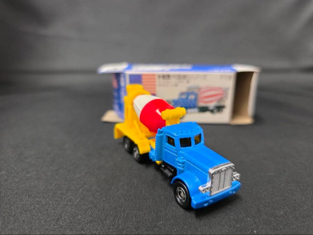 トミカ青箱F18アメリカンミキサー車(日本製)