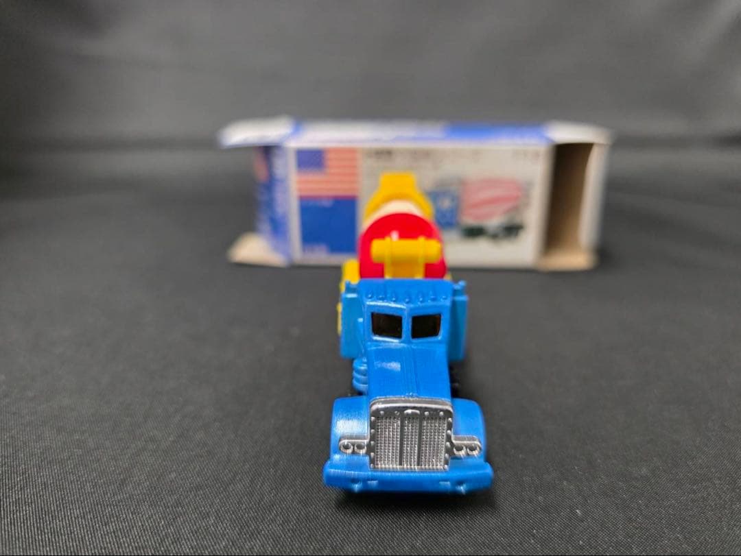 トミカ青箱F18アメリカンミキサー車(日本製)