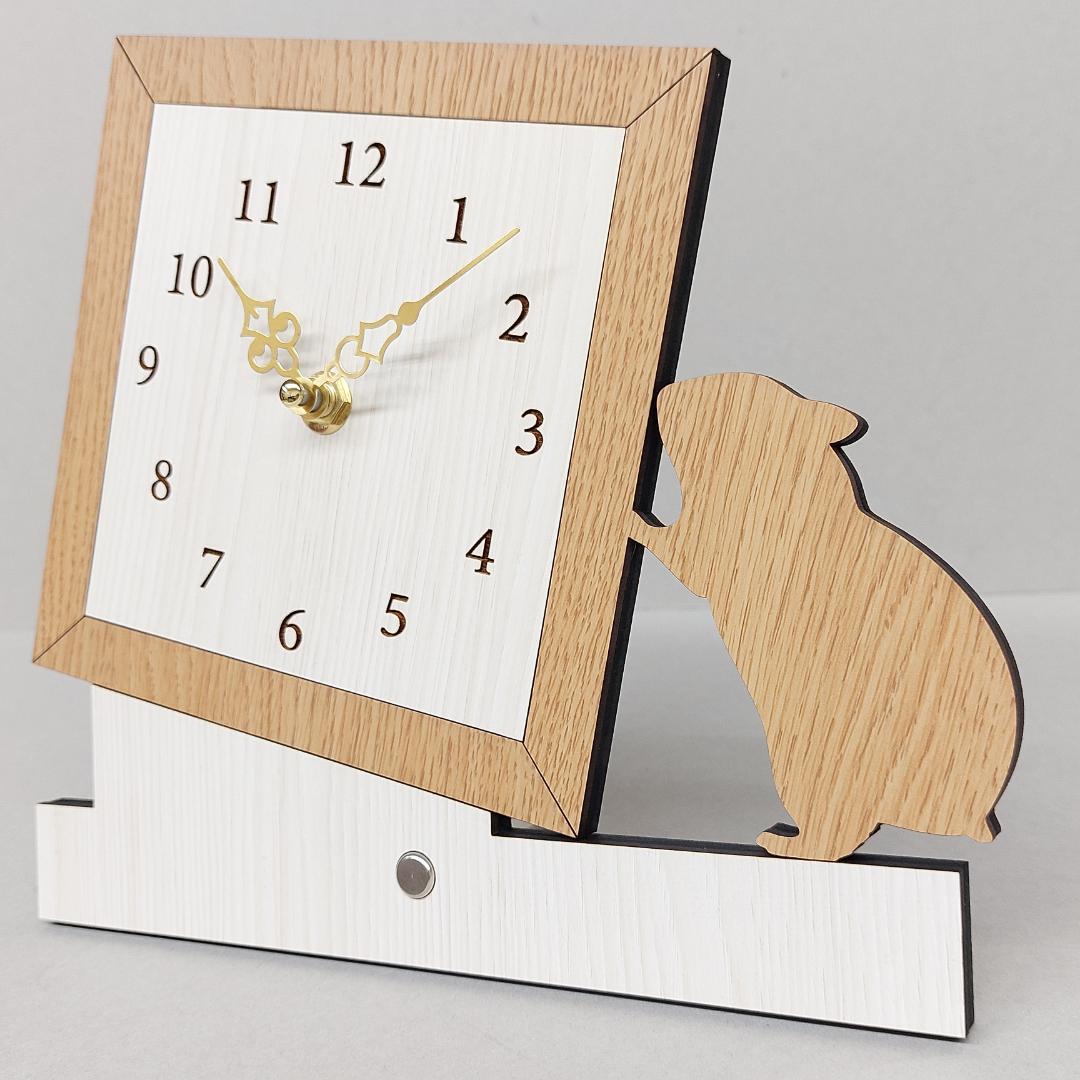 【新作限定値下げ】名入れ　時計を支えるハムスター　木製置時計
