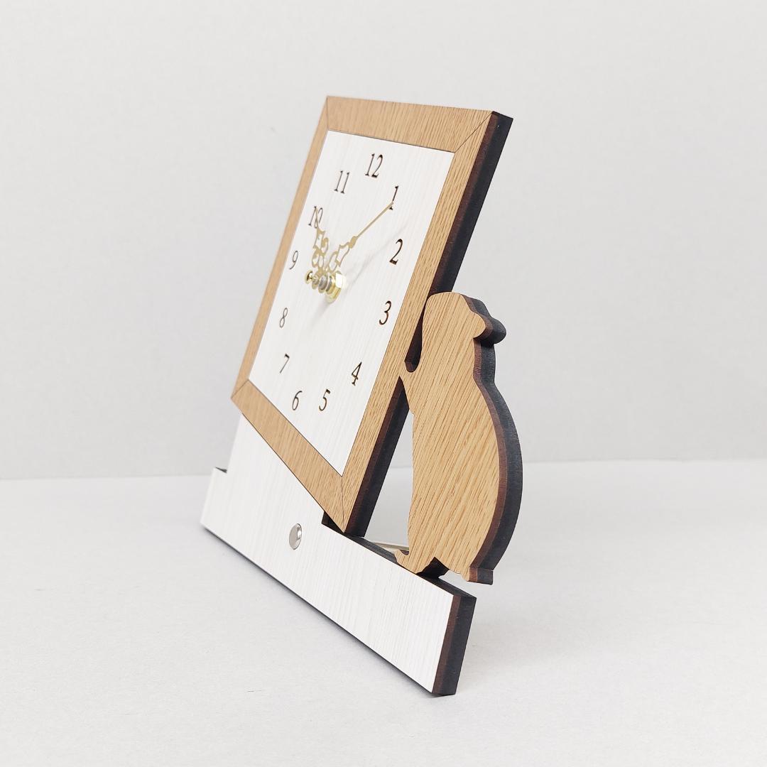 【新作限定値下げ】名入れ　時計を支えるハムスター　木製置時計