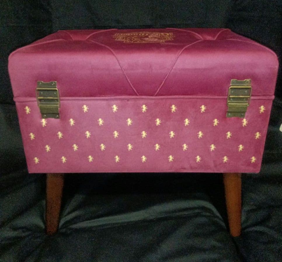 Salut! ハリーポッター 脚付き収納スツール【グリフィンドール】