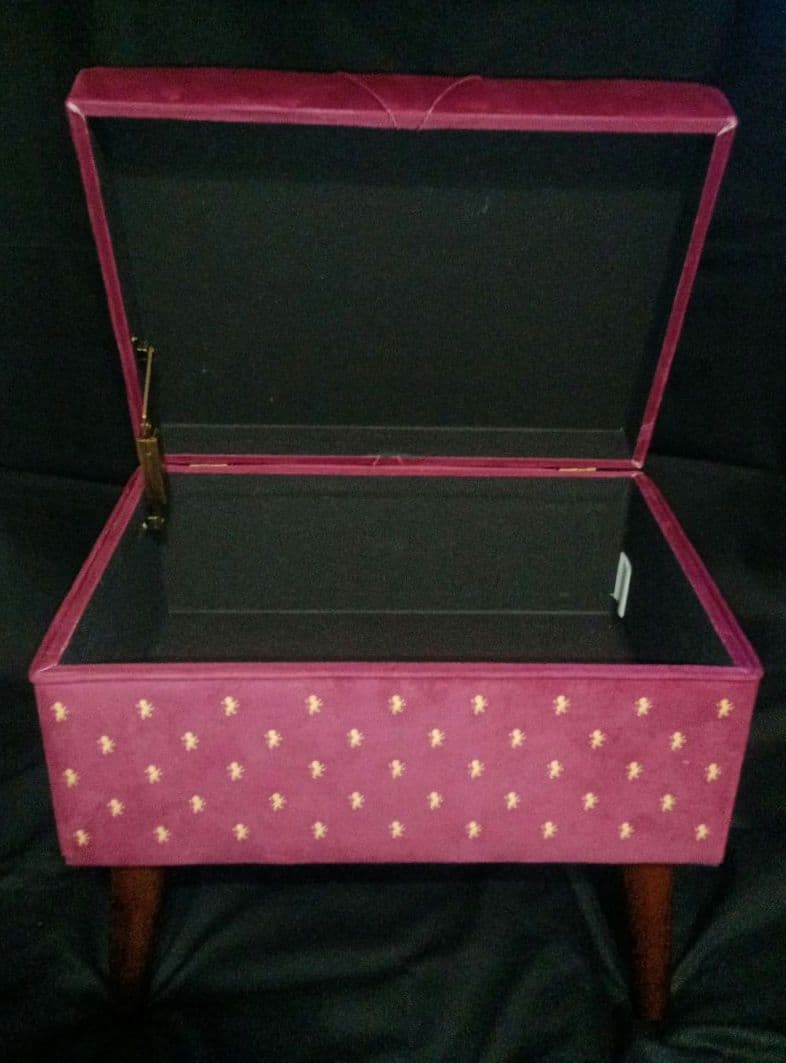 Salut! ハリーポッター 脚付き収納スツール【グリフィンドール】