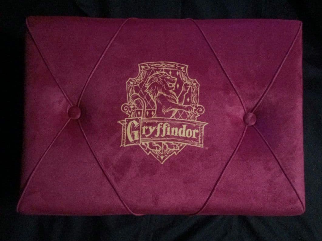 Salut! ハリーポッター 脚付き収納スツール【グリフィンドール】