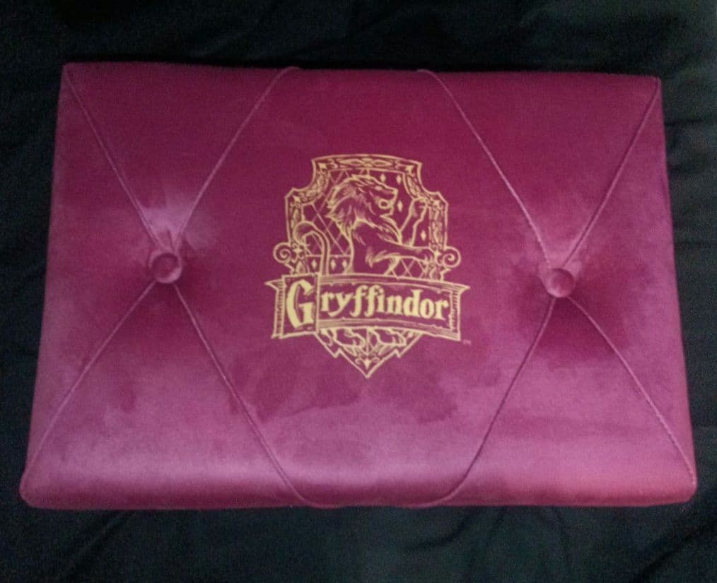 Salut! ハリーポッター 脚付き収納スツール【グリフィンドール】