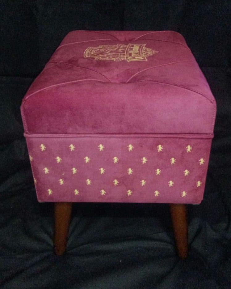 Salut! ハリーポッター 脚付き収納スツール【グリフィンドール】