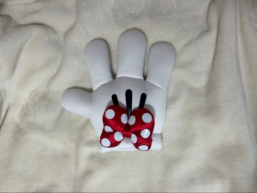 ミニーちゃん4点セット　ヘアクリップ　ポーチ　手袋(右)