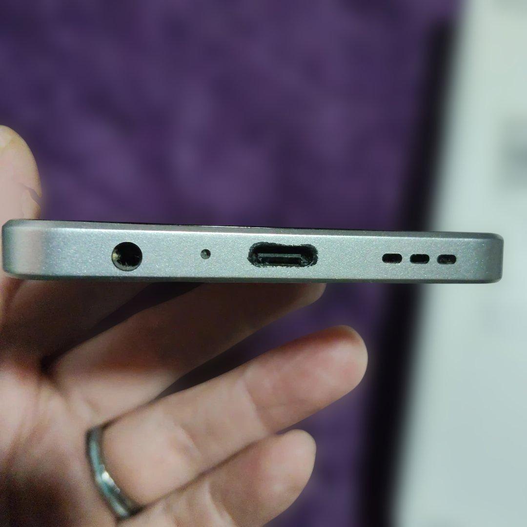 【美品】OPPO Reno9 A ムーンホワイト