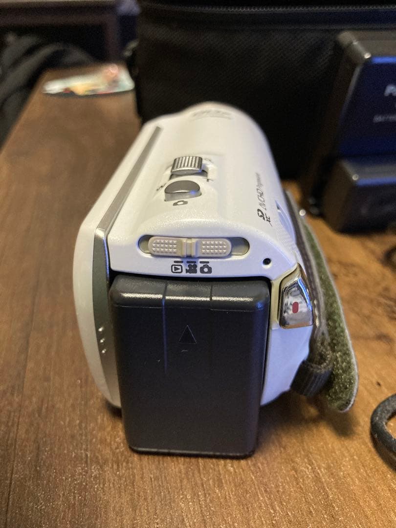 Panasonic HC-V520M ビデオカメラ 本体　付属品一式　ケース付き