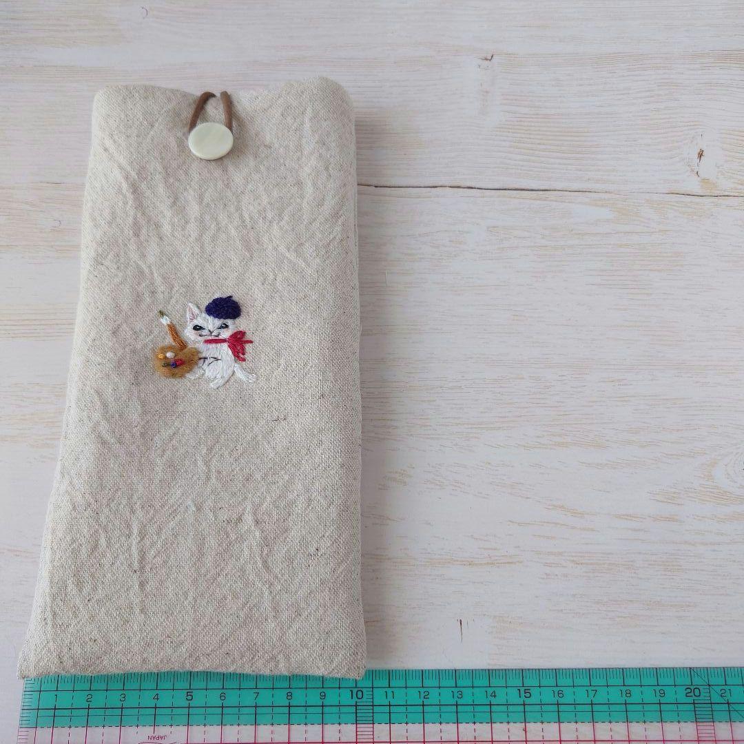 手刺繍入　貝ボタン付き メガネケース/ペンケース【猫画伯】