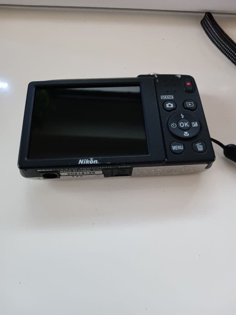 デジタルカメラ　NIKON
