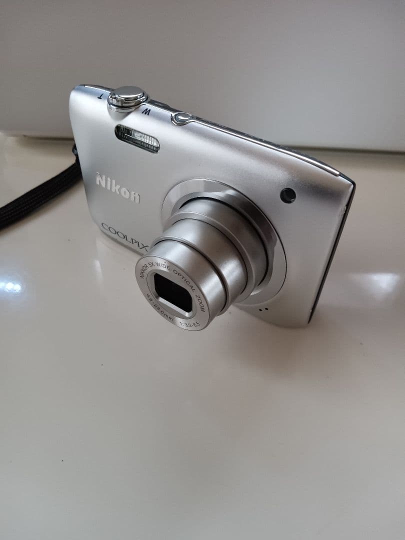 デジタルカメラ　NIKON