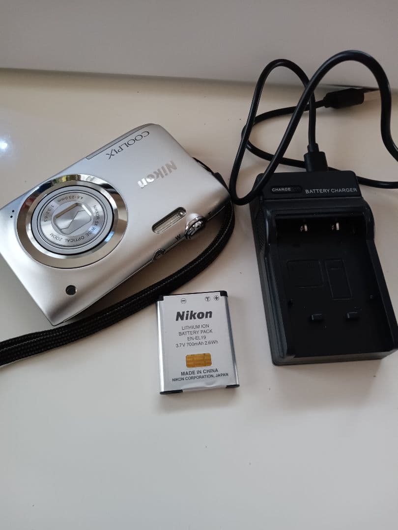 デジタルカメラ　NIKON