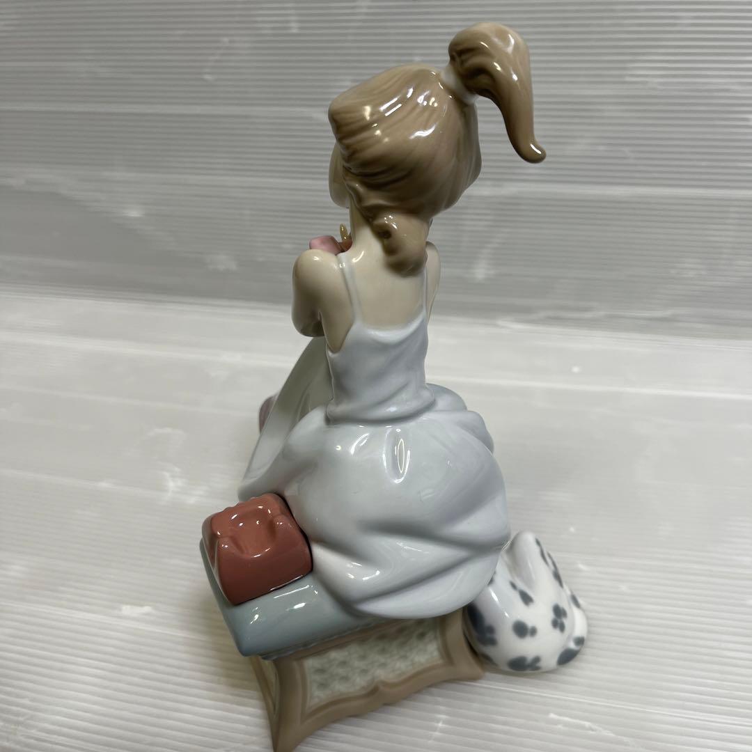 リヤドロ　少女と犬　　大事な電話