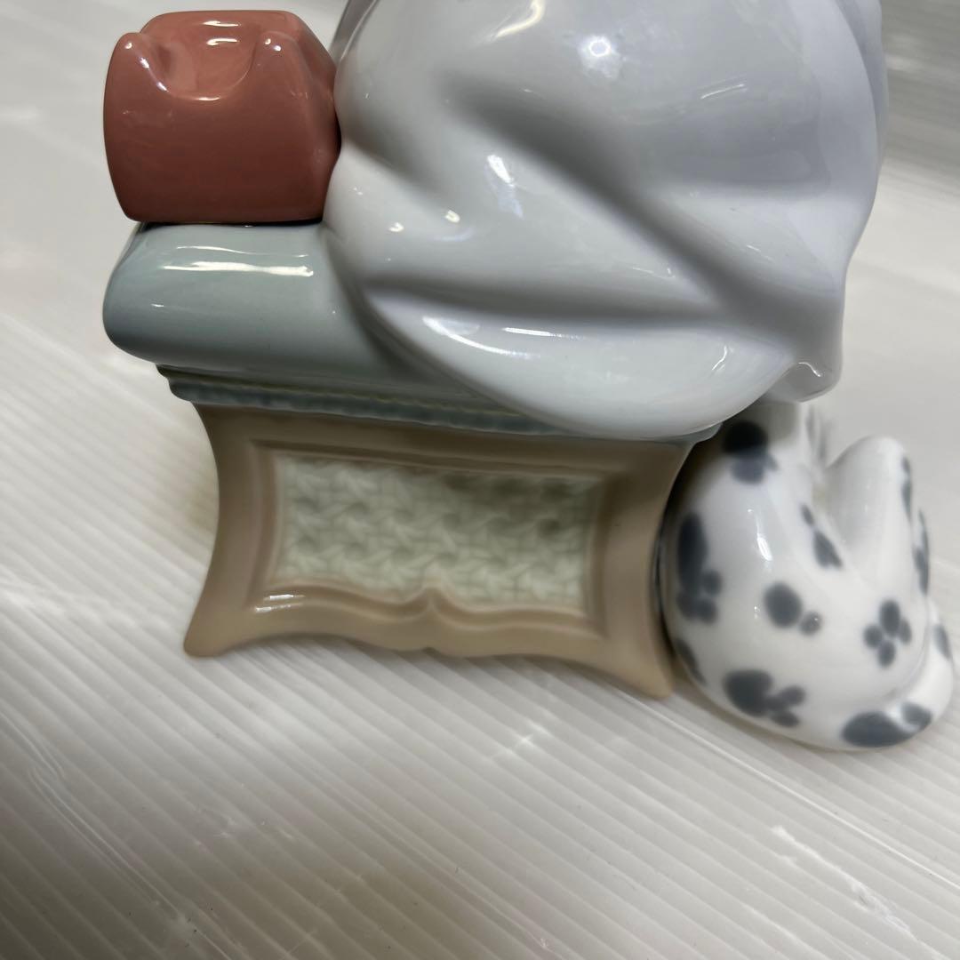 リヤドロ　少女と犬　　大事な電話