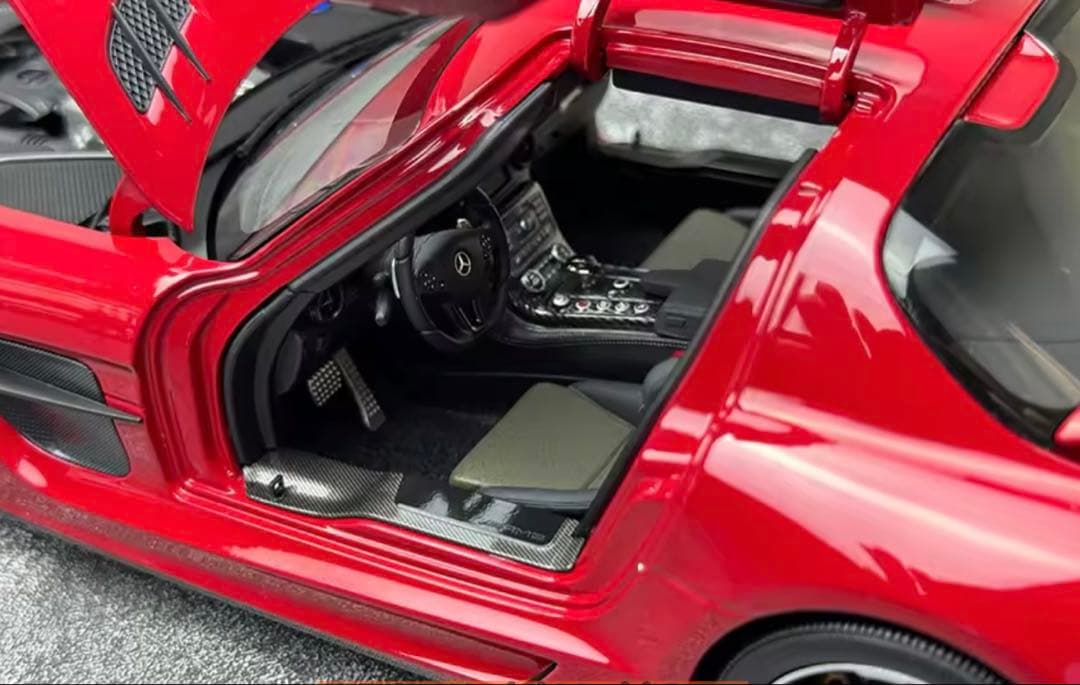 MINICHAMPS メルセデス・ベンツ SLS AMG 1:18