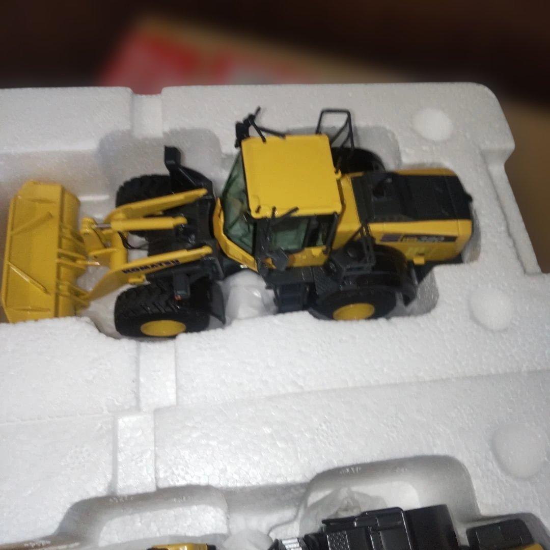 コマツ建機　 WA380-7 & WA380-8　2セット 1/50