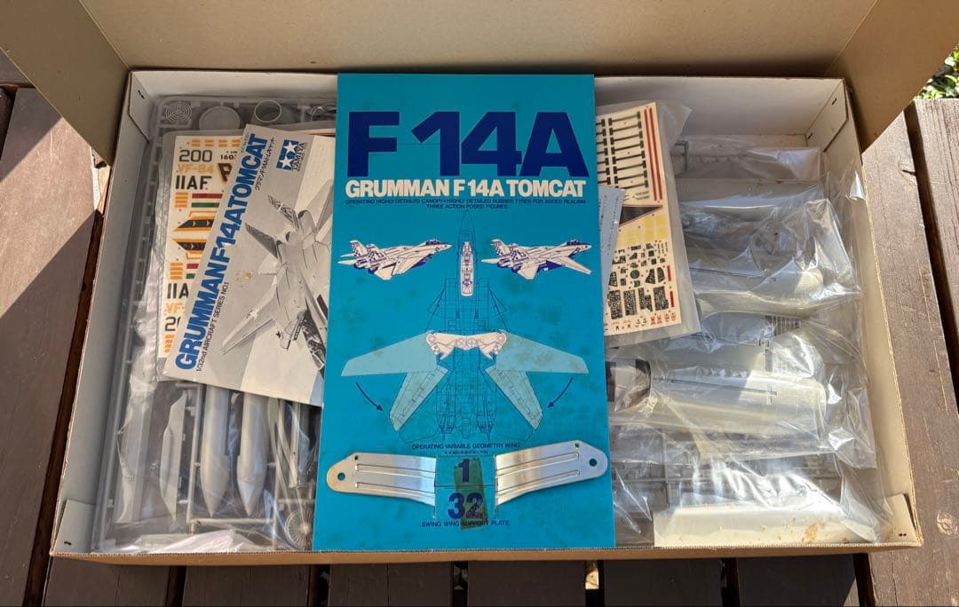 【値下げ】Tamiya F-14A Tomcat 1/32 プラモデル
