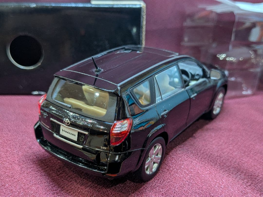 TOYOTA ヴァンガード、ハリアー ミニカー ２台セット