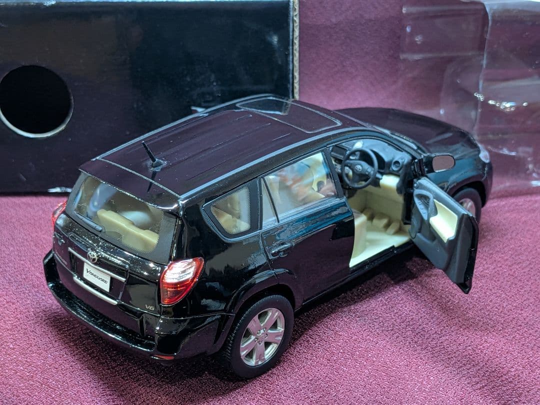 TOYOTA ヴァンガード、ハリアー ミニカー ２台セット