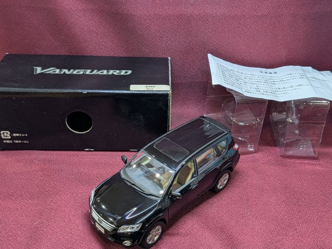 TOYOTA ヴァンガード、ハリアー ミニカー ２台セット