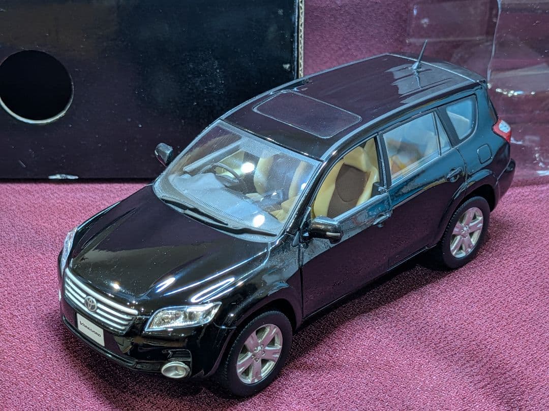 TOYOTA ヴァンガード、ハリアー ミニカー ２台セット