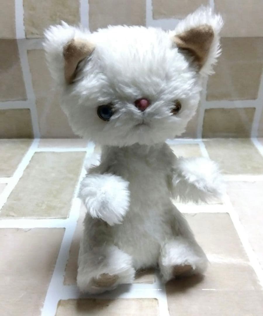 アーティストベア　ねこ　幸運を呼ぶ　オッドアイ　ぬいぐるみ　猫