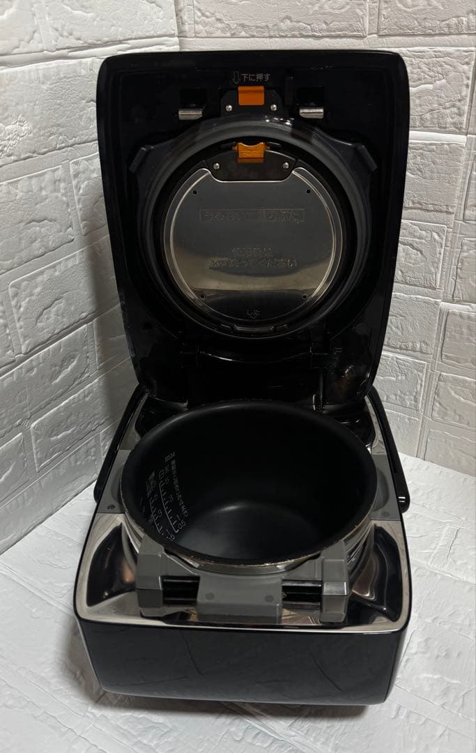 Z*N様 訳アリ　ZOZOJIRUSHI 象印 圧力IH炊飯ジャー 5.5合炊き