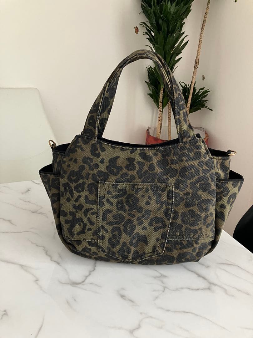 649大きめヒョウ柄デニムリメイクバック　ハンドメイド