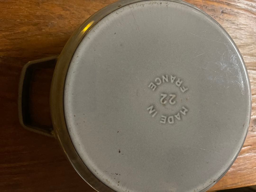 ゆ*S様 STAUB LA COCOTTE 22cm 外側は比較的美品です。　特