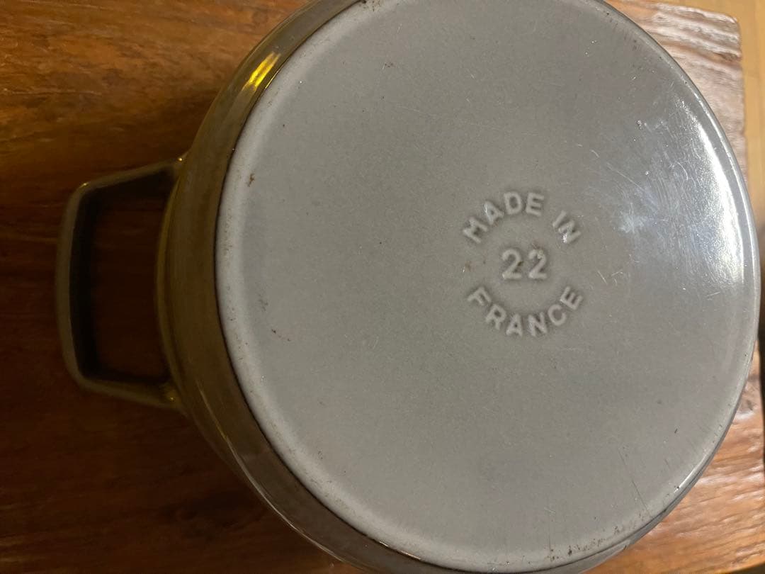 ゆ*S様 STAUB LA COCOTTE 22cm 外側は比較的美品です。　特