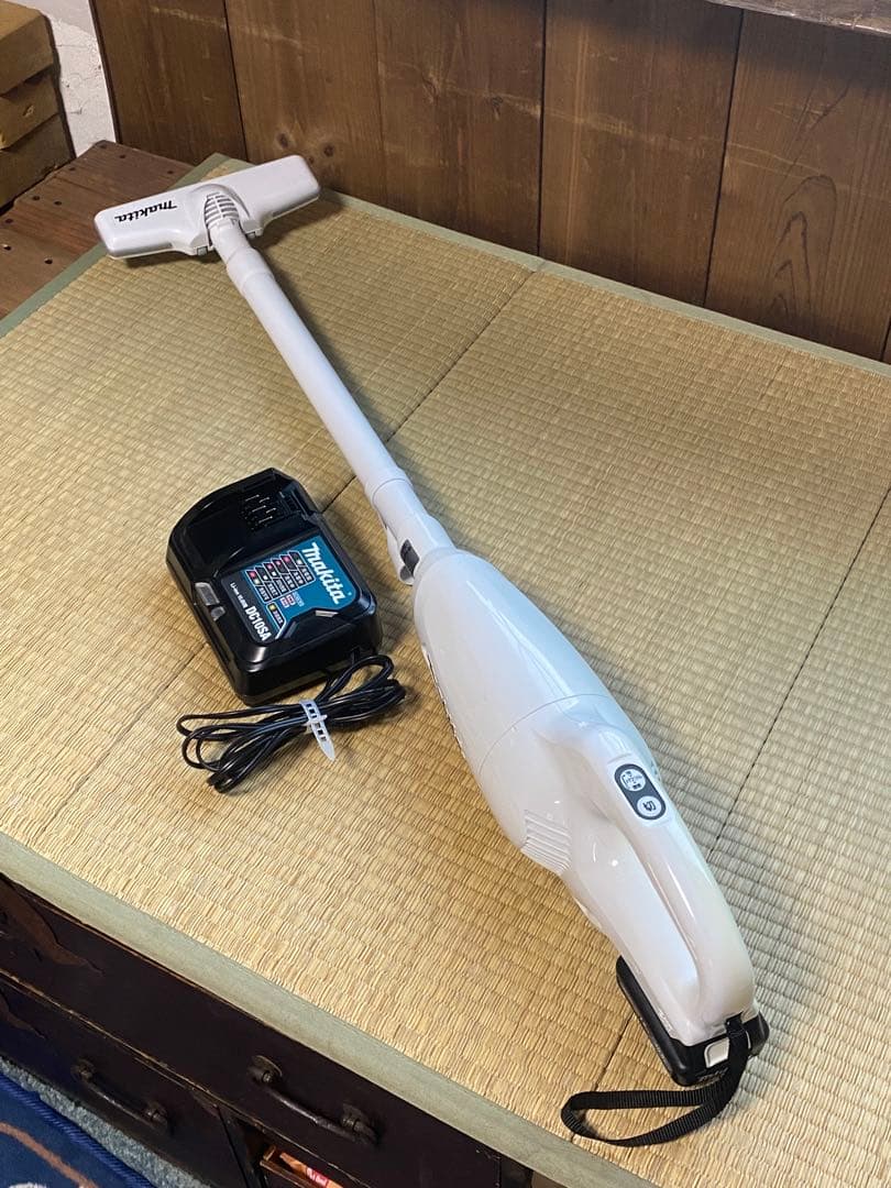 Makita 10.8V充電式クリーナCL108FD純正バッテリー、充電器付中古