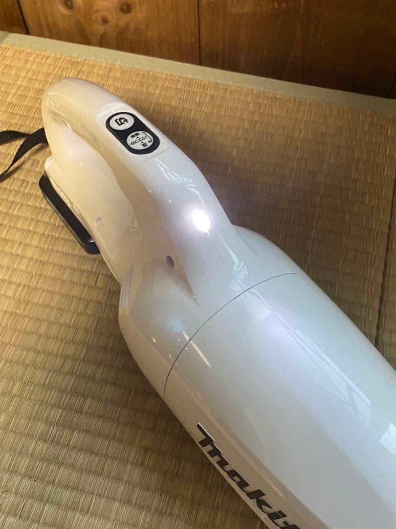 Makita 10.8V充電式クリーナCL108FD純正バッテリー、充電器付中古